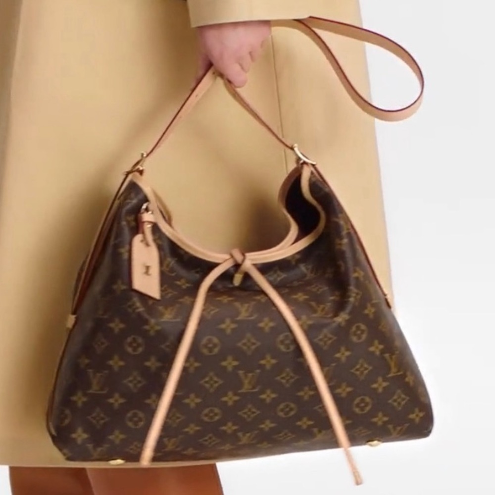 Gorgeous Louis Vuitton CarryAll MM handbag